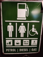 groen_metalen_wandbord_petrol_diesel_gas