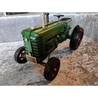 blikken_miniatuur_groene_tractor_met_nummerplaat