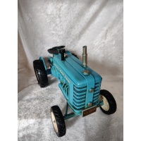 blikken_miniatuur_lichtblauwe_tractor-2